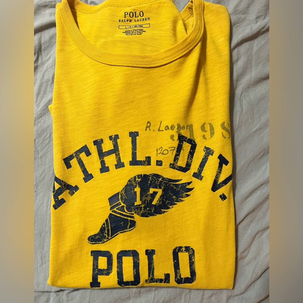 Polo athletic tee size L